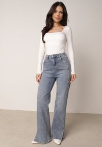 Born2be - Biała Elastyczna Bluzka z Kwadratowym Dekoltem z Wiskozą Doriore. Okazja: na co dzień. Typ kołnierza: dekolt kwadratowy. Kolor: biały. Materiał: wiskoza. Styl: elegancki, klasyczny, casual #6