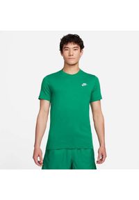 Koszulka sportowa męska Nike AR4997MNSWCLUBTEEZIELONY. Kolor: zielony. Materiał: bawełna. Długość rękawa: krótki rękaw. Długość: krótkie. Sport: fitness