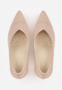 Renee - Różowe Dzianinowe Szpilki VICES z Wkładką Soft-Pillow i Miękkim Zapiętkiem Thene. Nosek buta: szpiczasty. Kolor: różowy. Materiał: dzianina. Szerokość cholewki: normalna. Obcas: na szpilce. Styl: klasyczny. Wysokość obcasa: średni #9