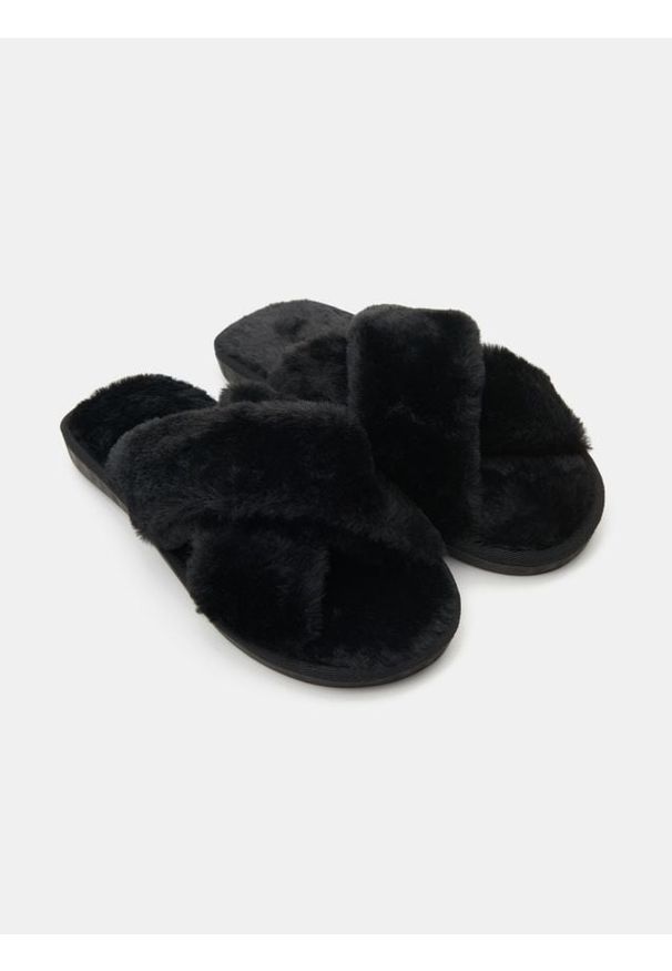 Sinsay - Kapcie ze sztucznym futrem - czarny. Kolor: czarny. Materiał: futro