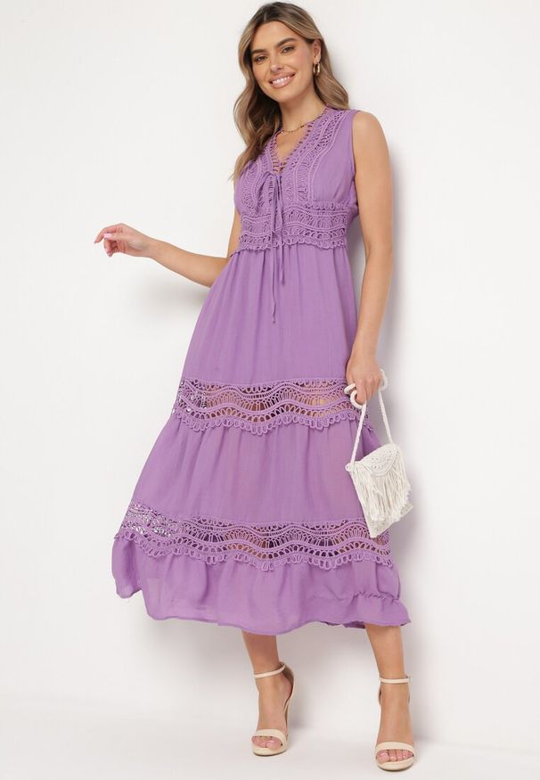 Born2be - Fioletowa Rozkloszowana Sukienka z Ażurowymi Zdobieniami Maxi Savanlia. Kolor: fioletowy. Wzór: ażurowy, aplikacja. Sezon: lato. Długość: maxi