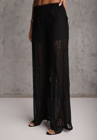 Renee - Czarny Eteryczny Komplet z Koronką i Falbankami Top i Spodnie Wide Leg Pretilaine. Kolor: czarny. Materiał: koronka. Wzór: koronka #3