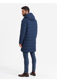 Ombre Clothing - Długa pikowana kurtka męska z klapami i podpinką – ciemnoniebieska V1 - Rozmiar: M. Kolor: niebieski. Materiał: syntetyk, tkanina, poliester, materiał. Długość: długie. Wzór: jednolity. Styl: elegancki #6