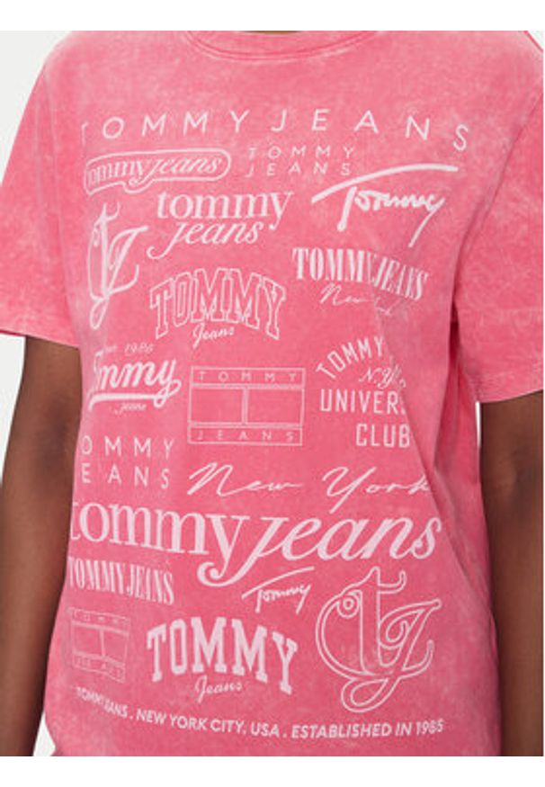 Tommy Jeans T-Shirt Multi Brand DW0DW20923 Różowy Relaxed Fit. Kolor: różowy. Materiał: bawełna