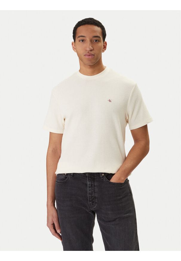 Calvin Klein Jeans T-Shirt Waffle Badge LV04RD008G Beżowy Regular Fit. Kolor: beżowy. Materiał: bawełna