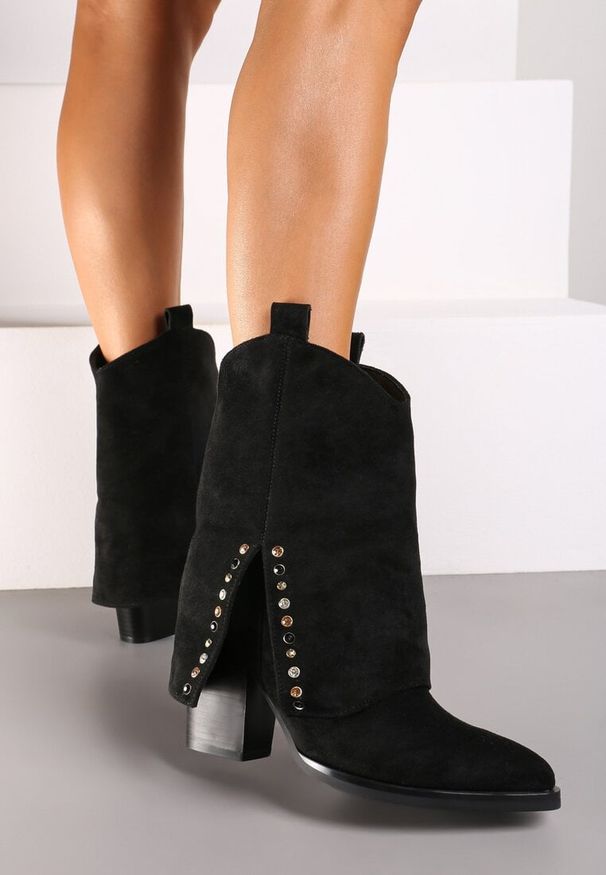 Born2be - Czarne Botki na Obcasie w Kształcie Stożka z Wywiniętą Cholewką Ozdobione Cyrkoniami Moveiana. Kolor: czarny. Materiał: jeans. Szerokość cholewki: normalna. Wzór: aplikacja. Obcas: na obcasie. Styl: wizytowy, elegancki. Wysokość obcasa: średni