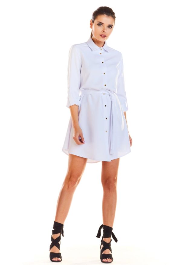 Sukienki.shop - Sukienka koszulowa szmizjerka z asymetrycznym dołem biała. Okazja: na co dzień, do pracy. Kolor: biały, beżowy. Materiał: elastan, materiał. Długość rękawa: długi rękaw. Typ sukienki: szmizjerki, asymetryczne, koszulowe. Styl: casual