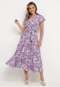Born2be - Fioletowa Sukienka z Kopertowym Dekoltem z Gumką w Talii i Materiałowym Paskiem Xelovia. Okazja: na co dzień. Kolor: fioletowy. Materiał: materiał. Typ sukienki: kopertowe. Styl: casual, elegancki #1