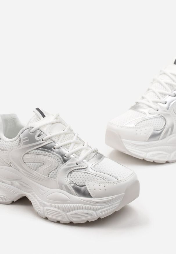 Born2be - Biało-Srebrne Sneakersy na Platformie z Siateczkową Wstawką Huvia. Wysokość cholewki: przed kostkę. Kolor: biały. Szerokość cholewki: normalna. Obcas: na platformie