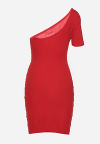 Born2be - Czerwona Dopasowana Sukienka na Jedno Ramię Erllemia. Okazja: na imprezę. Kolor: czerwony. Długość rękawa: krótki rękaw. Typ sukienki: dopasowane, proste #6