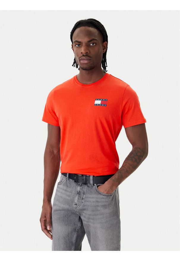 Tommy Jeans T-Shirt Essential DM0DM20740 Pomarańczowy Slim Fit. Kolor: pomarańczowy. Materiał: bawełna