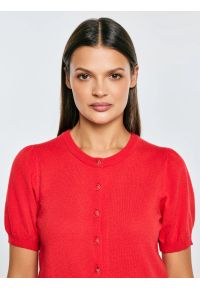 Big-Star - Sweter damski zapinany na guziki z krótkim rękawem czerwony Manona 603. Kolor: czerwony. Materiał: dzianina, jeans. Długość rękawa: krótki rękaw. Długość: krótkie. Styl: klasyczny, elegancki #2