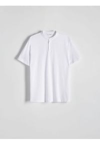 Reserved - Koszulka polo ze stójką - biały. Typ kołnierza: polo, kołnierzyk stójkowy. Kolor: biały. Materiał: dzianina, bawełna