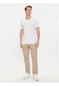 Calvin Klein Jeans T-Shirt Embro Badge J30J325212 Biały Slim Fit. Kolor: biały. Materiał: bawełna #5