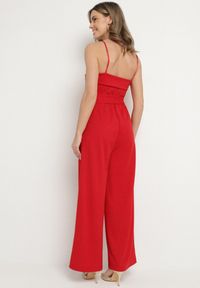 Born2be - Czerwony Kombinezon Ozdobiony Paskiem z Szerokimi Nogawkami Deolise. Kolor: czerwony. Długość rękawa: na ramiączkach. Wzór: aplikacja. Styl: elegancki #4