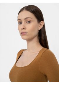 4f - 4F Longsleeve crop-top slim gładki damski XS. Okazja: na co dzień. Kolor: brązowy. Materiał: dzianina, materiał, wiskoza. Długość rękawa: długi rękaw. Wzór: gładki. Styl: casual