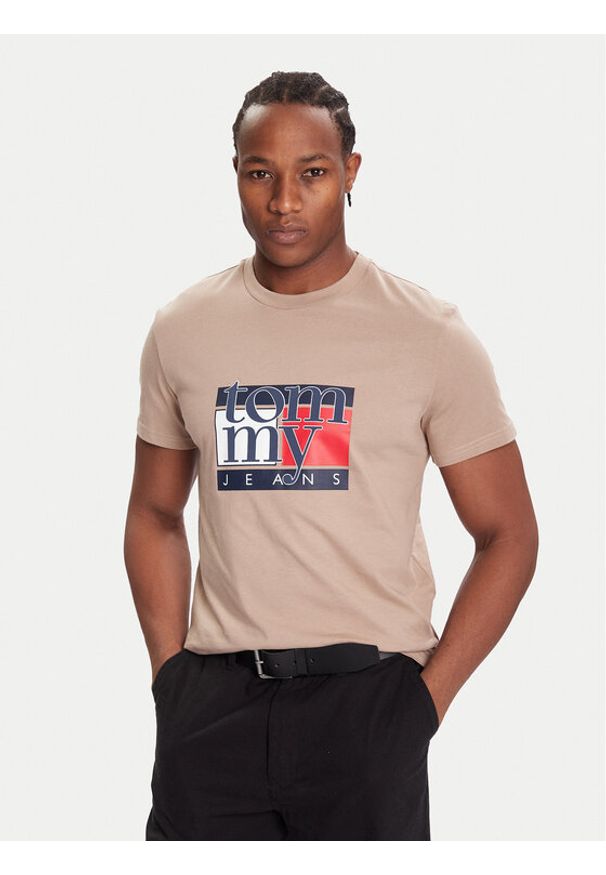 Tommy Jeans T-Shirt DM0DM21977 Beżowy Regular Fit. Kolor: beżowy. Materiał: bawełna