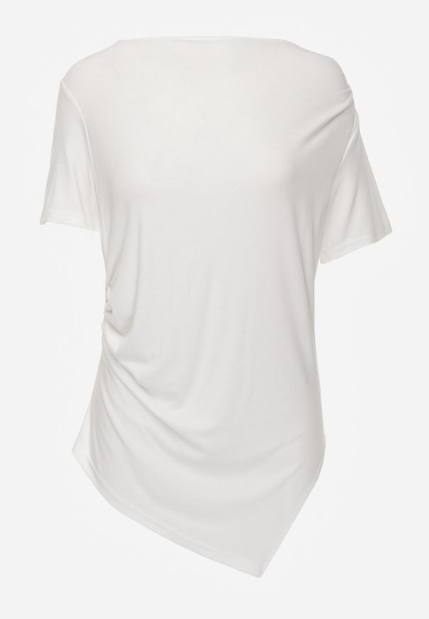 Born2be - Biała Wiskozowa Bluzka Marszczona o Asymetrycznym Kroju z Krótkim Rękawem Menirephis. Okazja: na co dzień. Typ kołnierza: dekolt w łódkę. Kolor: biały. Długość: krótkie. Wzór: gładki. Materiał: wiskoza. Długość rękawa: krótki rękaw. Sezon: lato. Styl: casual, klasyczny