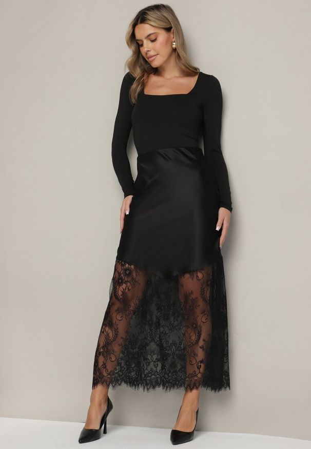 Born2be - Czarna Satynowa Spódnica Ozdobiona Koronką Milori. Okazja: na spotkanie biznesowe. Kolor: czarny. Materiał: koronka, satyna. Wzór: aplikacja, koronka. Sezon: wiosna, lato. Styl: biznesowy, klasyczny