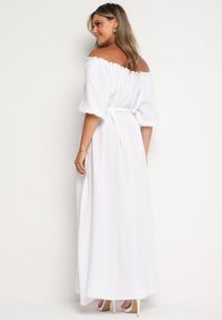 Born2be - Biała Trapezowa Muślinowa Sukienka z Bawełny z Paskiem i Gumką w Talii Vimarinn. Okazja: na co dzień. Typ kołnierza: dekolt hiszpanka. Kolor: biały. Materiał: bawełna. Typ sukienki: trapezowe. Styl: casual #3