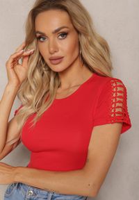 Renee - Czerwony T-shirt z Bawełny Ozdobiony Ażurową Koronką Sarille. Okazja: na plażę. Kolor: czerwony. Materiał: bawełna, koronka. Wzór: aplikacja, koronka, ażurowy. Sezon: lato #3