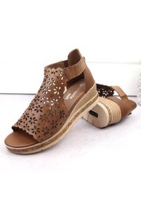 Skórzane komfortowe sandały damskie na koturnie zabudowane brązowe Remonte D3056-24. Kolor: brązowy. Materiał: materiał, skóra ekologiczna. Obcas: na koturnie #11