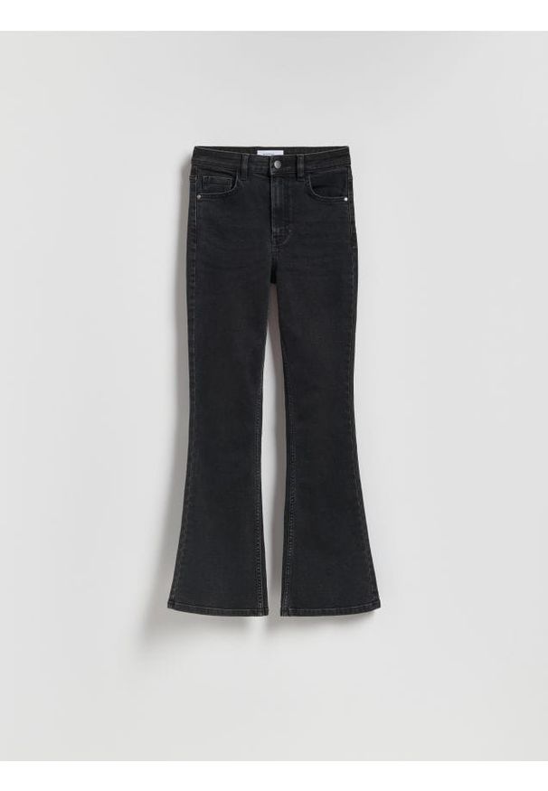 Reserved - Jeansy flare z krótszą nogawką - czarny. Kolor: czarny. Długość: krótkie