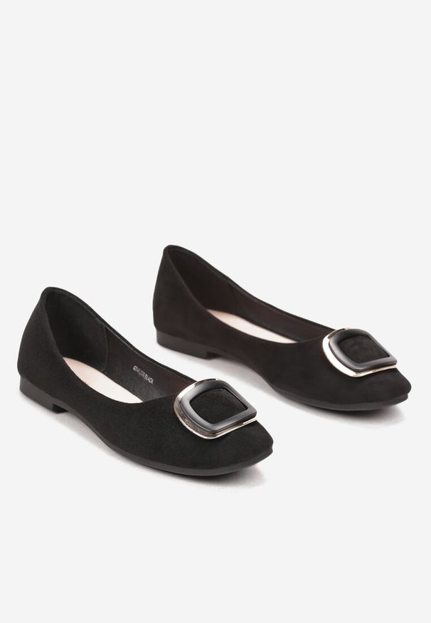 Renee - Czarne Balerinki z Kwadratowym Noskiem Heza. Okazja: na co dzień, na spotkanie biznesowe. Kolor: czarny. Wzór: aplikacja. Obcas: na obcasie. Styl: biznesowy, klasyczny, casual, elegancki. Wysokość obcasa: niski