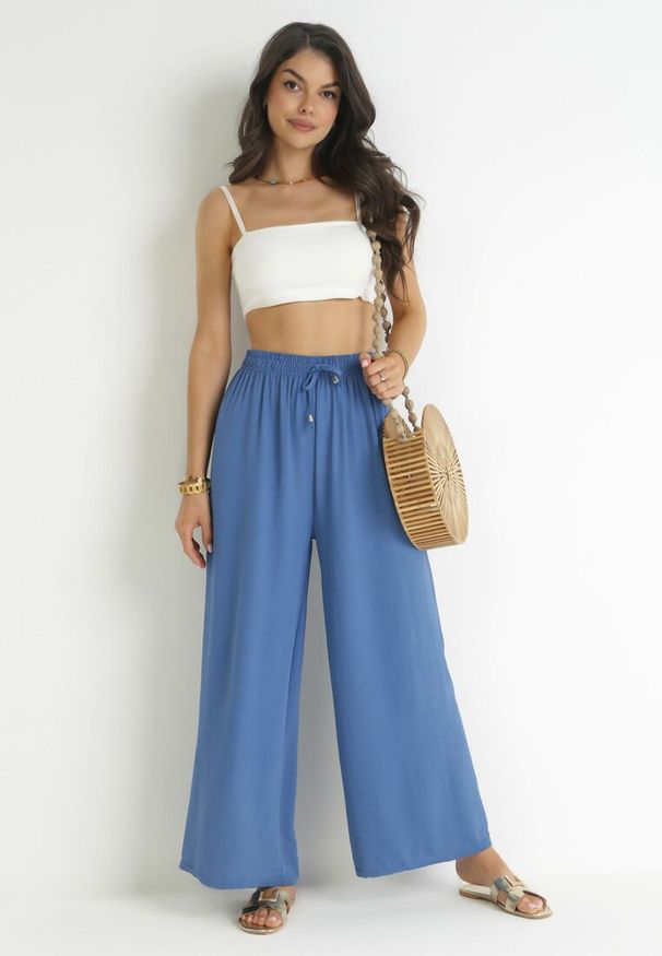 Born2be - Niebieskie Szerokie Spodnie z Gumką w Pasie Koia. Kolor: niebieski. Materiał: tkanina. Wzór: gładki. Sezon: wiosna