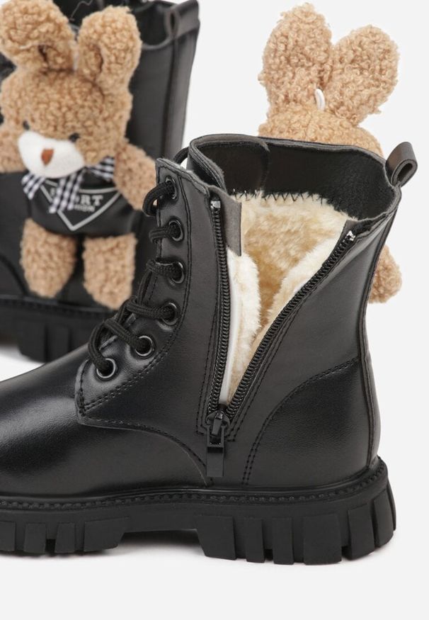 Born2be - Czarne Botki Workery Ozdobione Królikiem 3D Retisa. Okazja: na co dzień. Kolor: czarny. Materiał: jeans. Wzór: aplikacja. Styl: casual, elegancki