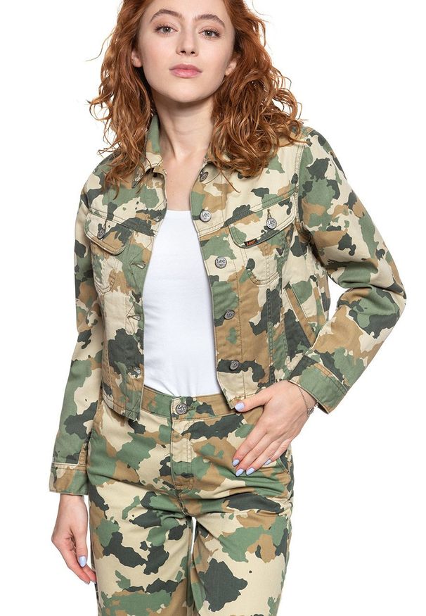 Lee - DAMSKA KURTKA JEANSOWA LEE CROPPED RIDER JACKET CAMOUFLAGE L54CCW03 112112756. Materiał: jeans. Wzór: moro