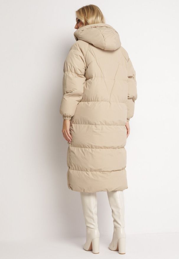 Born2be - Beżowa Długa Kurtka Pikowana Płaszcz na Zamek z Kapturem Lesea. Okazja: na co dzień. Typ kołnierza: kaptur. Kolor: beżowy. Materiał: dzianina, jeans. Długość: długie. Styl: casual, elegancki