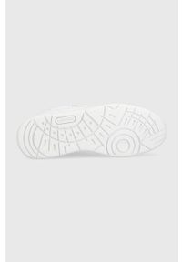 Lacoste sneakersy T-Clip kolor biały. Nosek buta: okrągły. Zapięcie: sznurówki. Kolor: biały. Materiał: guma. Sport: bieganie #5