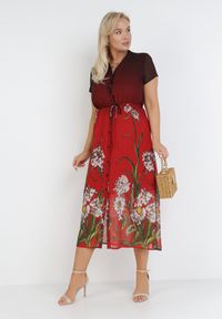 Born2be - Bordowa Sukienka Eripheis. Kolor: czerwony. Materiał: wiskoza, tkanina. Długość rękawa: krótki rękaw. Wzór: kwiaty, gładki. Typ sukienki: koszulowe. Długość: midi #2