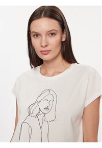 Vero Moda T-Shirt 10298088 Biały Box Fit. Kolor: biały. Materiał: bawełna
