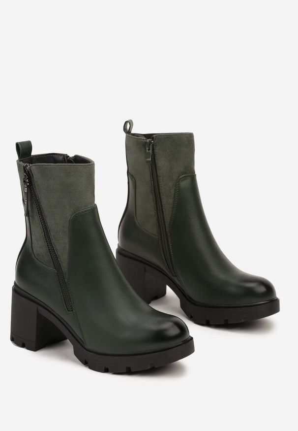 Renee - Zielone Botki na Słupku i Platformie z Tłoczeniem Ozdobione Asymetrycznym Suwakiem Vivizia. Okazja: na co dzień, na spotkanie biznesowe. Kolor: zielony. Materiał: dzianina. Wzór: aplikacja. Obcas: na platformie. Styl: casual, elegancki, biznesowy. Wysokość obcasa: średni