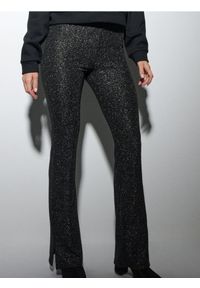 Sinsay - Spodnie flare z metalizowaną nicią - czarny. Kolor: czarny #1