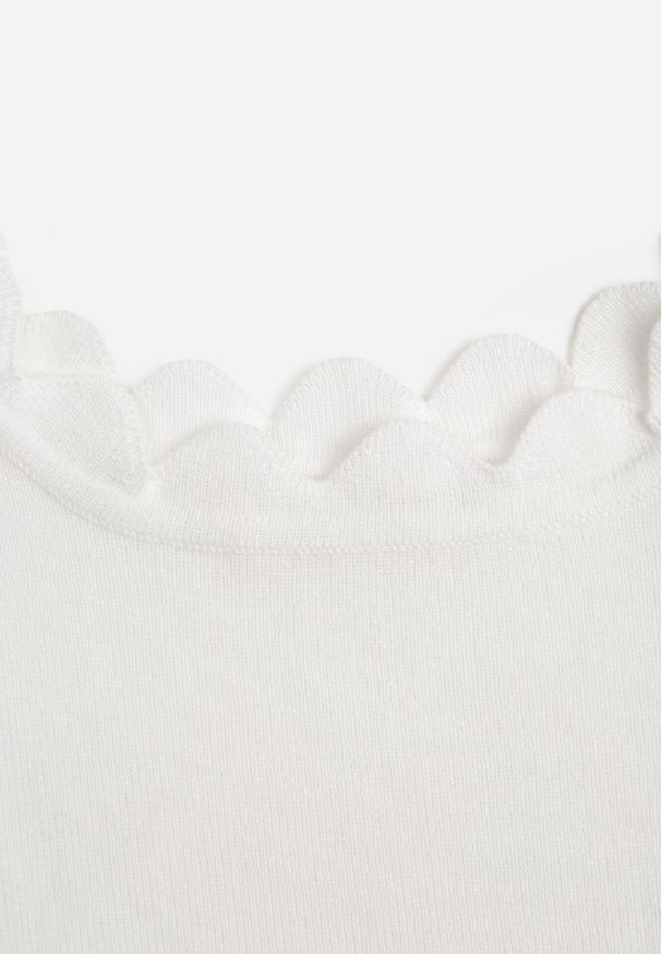 Born2be - Biały Top z Wiskozy z Pofalowanymi Krawędziami Zoenite. Kolor: biały. Materiał: wiskoza. Długość rękawa: na ramiączkach
