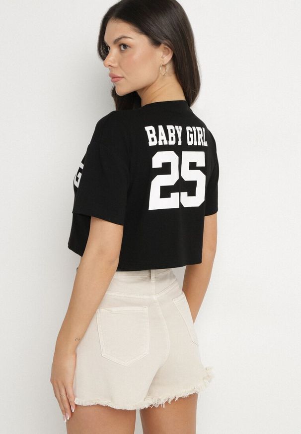 Born2be - Czarny Bawełniany T-shirt Oversize o Krótkim Kroju Zariona. Okazja: na co dzień. Kolor: czarny. Materiał: bawełna. Długość: krótkie. Wzór: aplikacja. Styl: klasyczny, elegancki, casual