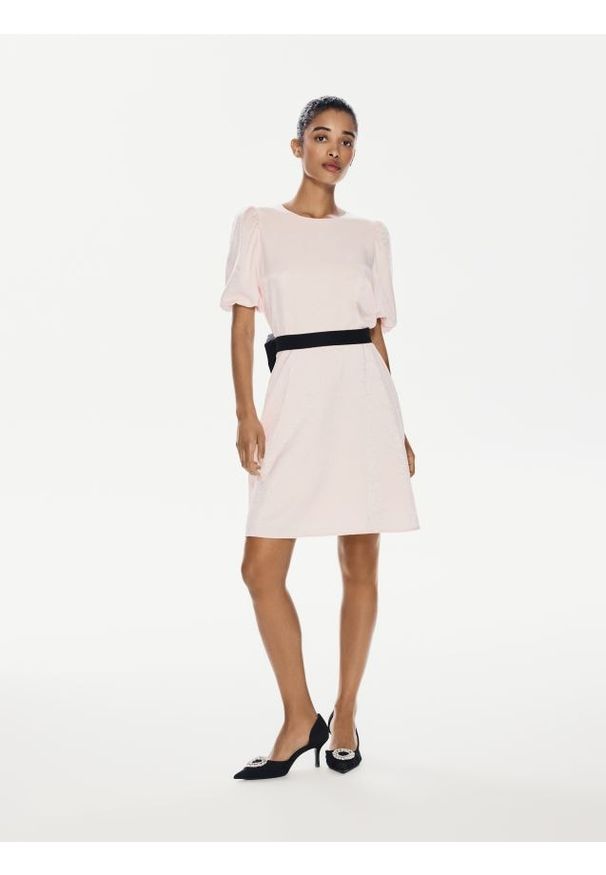 Reserved - Sukienka z kokardą - pastelowy róż. Typ kołnierza: kokarda. Kolor: różowy. Materiał: wiskoza, tkanina