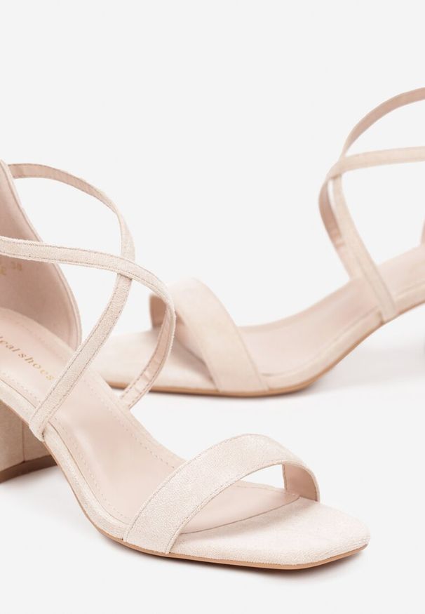 Renee - Beżowe Sandały na Słupkowym Obcasie z Cienkim Paskiem ze Sprzączką Ferrisa. Okazja: na randkę, na spotkanie biznesowe, na ślub cywilny, na imprezę, na wesele. Zapięcie: pasek. Kolor: beżowy. Obcas: na obcasie. Styl: biznesowy, elegancki, klasyczny. Wysokość obcasa: średni