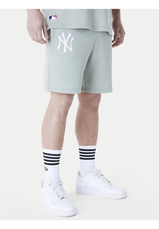 New Era Szorty sportowe New York Yankees MLB League Essentials 60596184 Zielony Regular Fit. Kolor: zielony. Materiał: bawełna. Styl: sportowy