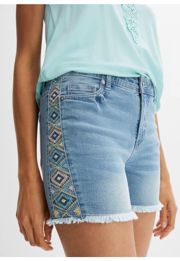 bonprix - Szorty dżinsowe mid waist. Kolor: niebieski. Wzór: haft