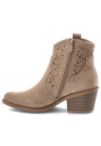 Botki damskie S.Barski,cholewka z materiału ażurowe wycięcia na bokach zamek po wewnętrznej stronie smukły fason wyprofilowany obcas stabilna bryła d. Okazja: na co dzień. Zapięcie: zamek. Kolor: beżowy. Szerokość cholewki: normalna. Wzór: ażurowy. Materiał: materiał. Obcas: na obcasie. Styl: casual, elegancki. Wysokość obcasa: średni #5