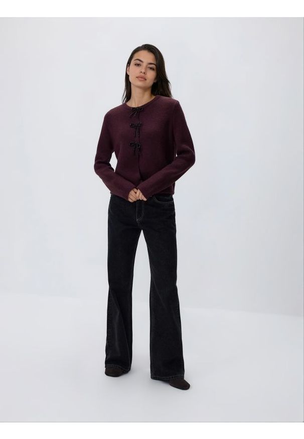 Reserved - Kardigan z kokardkami - bordowy. Typ kołnierza: kokarda. Kolor: czerwony. Materiał: dzianina, wełna