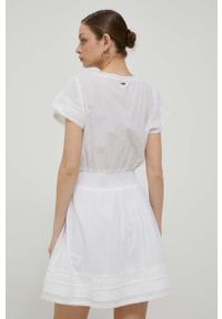 Pepe Jeans sukienka bawełniana kolor biały mini rozkloszowana. Kolor: biały. Materiał: bawełna. Długość rękawa: krótki rękaw. Wzór: haft. Typ sukienki: rozkloszowane. Długość: mini #3