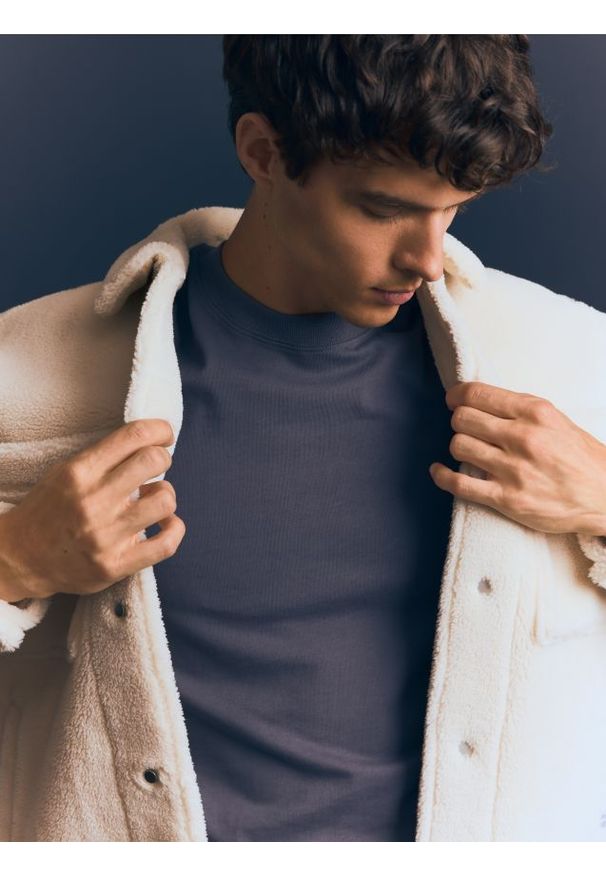 Reserved - Bawełniany longsleeve - granatowy. Kolor: niebieski. Materiał: bawełna. Długość rękawa: długi rękaw