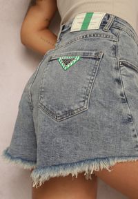 Renee - Niebieskie Jeansowe Szorty z Bawełny High Waist z Postrzępionymi Nogawkami Tivima. Stan: podwyższony. Kolor: niebieski. Materiał: bawełna, jeans. Sezon: lato #5