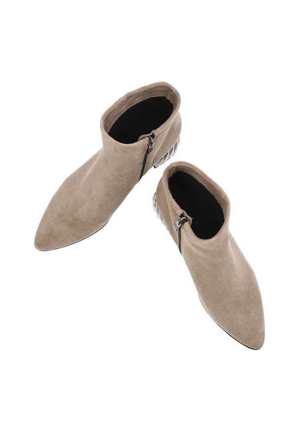 Beżowe Botki Espirito Damskie Modne Buty Na Obcasie. Zapięcie: zamek. Kolor: beżowy. Materiał: zamsz. Wzór: gładki. Obcas: na obcasie. Styl: elegancki. Wysokość obcasa: średni