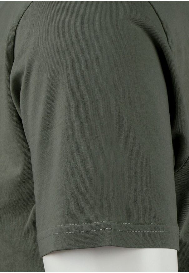 Męski T-Shirt -Brave Soul- Delikatny Efekt Sprania Tkaniny - Khaki. Okazja: na co dzień. Kolor: brązowy. Materiał: bawełna. Sezon: wiosna, lato. Styl: casual